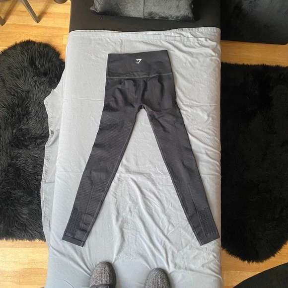 Gymshark black energy seamless butt lift perforated leggings size XS - Picture 4 of 6
